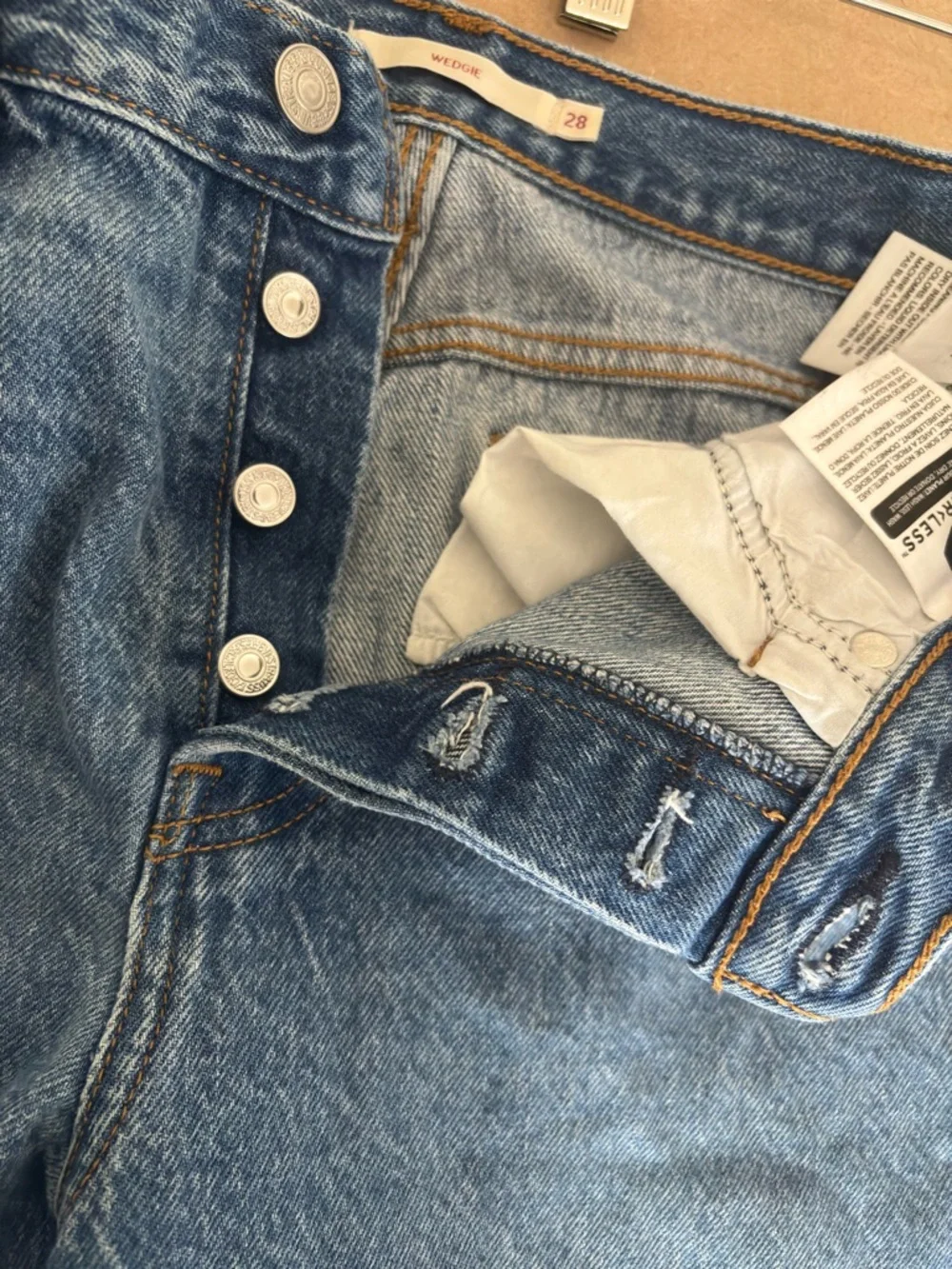 Levi’s Wedgie Ripped Distressed Mom Skinny Jeans Size 28 100% Cotton - Picture 6 of 9